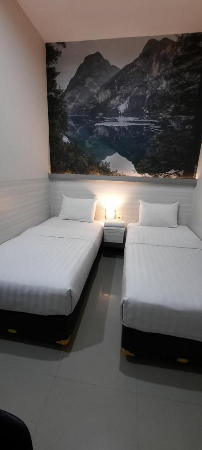 Lavender Guest House Samarinda Exterior photo